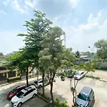 Elegant Studio Apartment @ Metropark Condominium Jababeka By Travelio